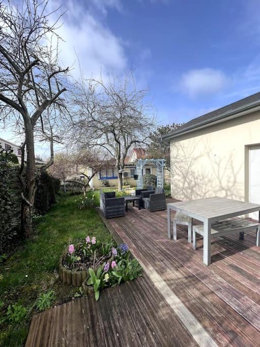 Maison De Vacances Familiale Ouistreham Exterior photo